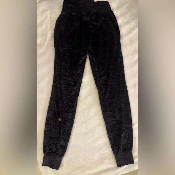 Lululemon size 2 ready to crush black joggers. Like new. $128 retail. High rise - Picture 10 of 12